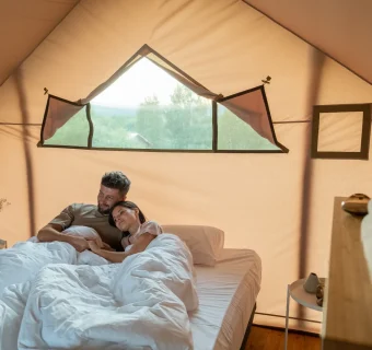 Какие конструкции лучше: юрты, геокупола, тенты или модули